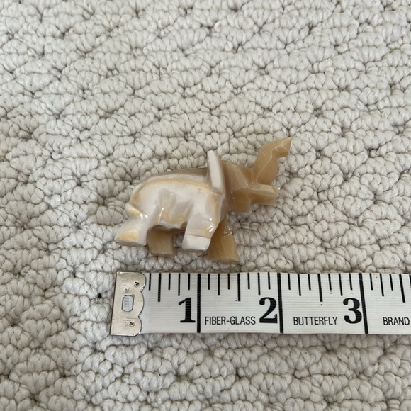 Set of 3 vintage elephant figurines - two stone and one clay - Picture 3 of 10